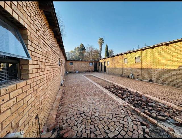 14 BEDROOM HOUSE FOR SALE IN LOMBARDY EAST